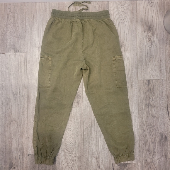 Aerie Army green cargo joggers - Picture 2 of 8